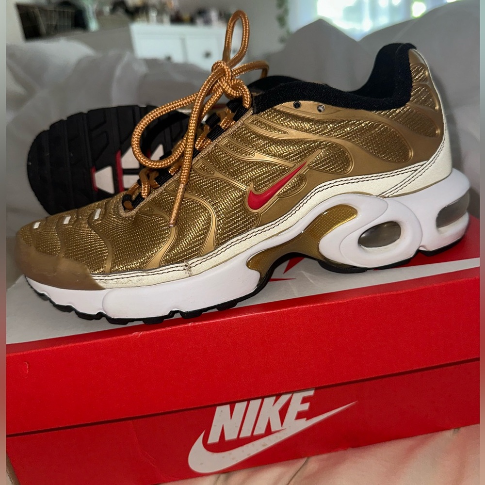 like new air max plus TN gold and while size 5.5Y with box